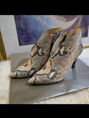 Vince Camuto Tan Sestrind Snakeskin Leather Booties Women's Size 10